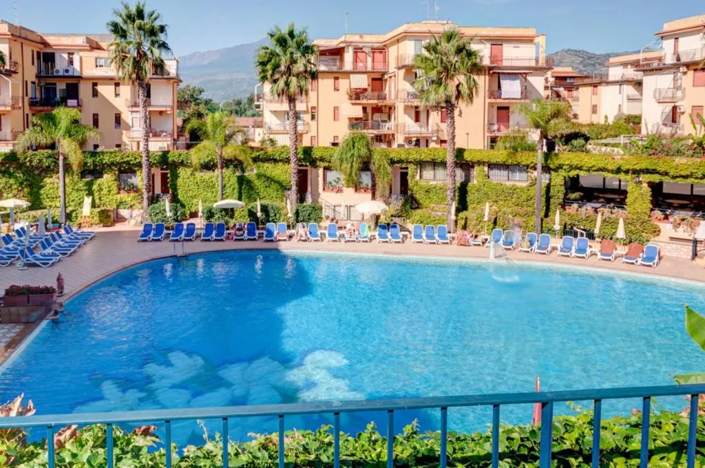 Hotel Caesar Palace — Giardini Naxos