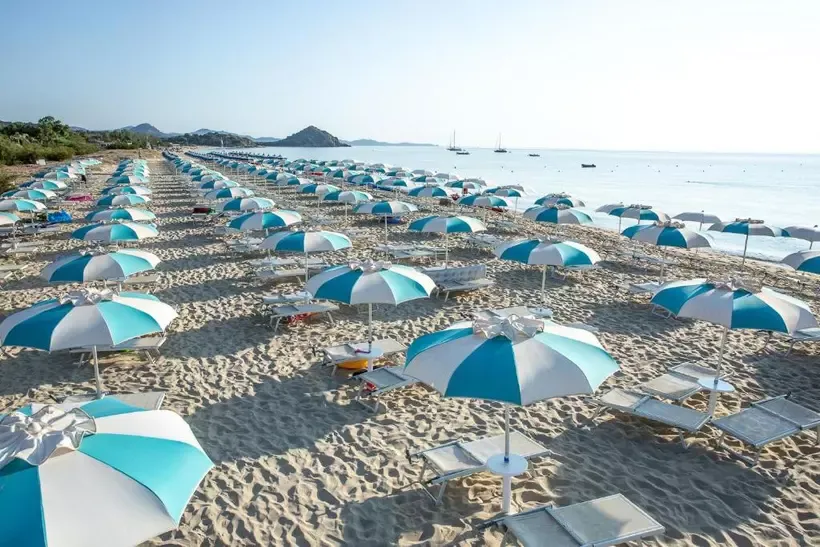 Limone Beach Resort — Castiadas