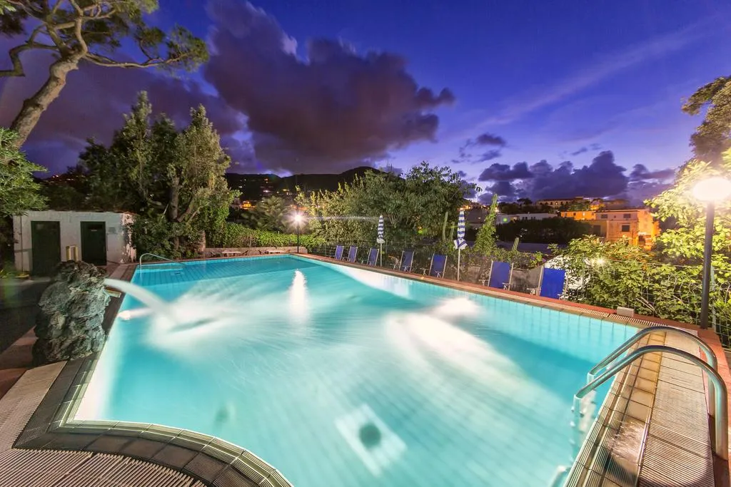 Hotel Vittoria Ischia — Ischia Porto - Ponte
